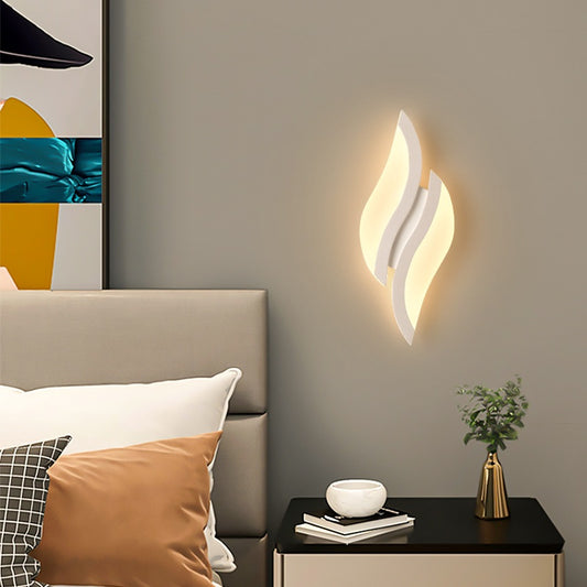 Modern Black or White LED Wall Light / Black / White light